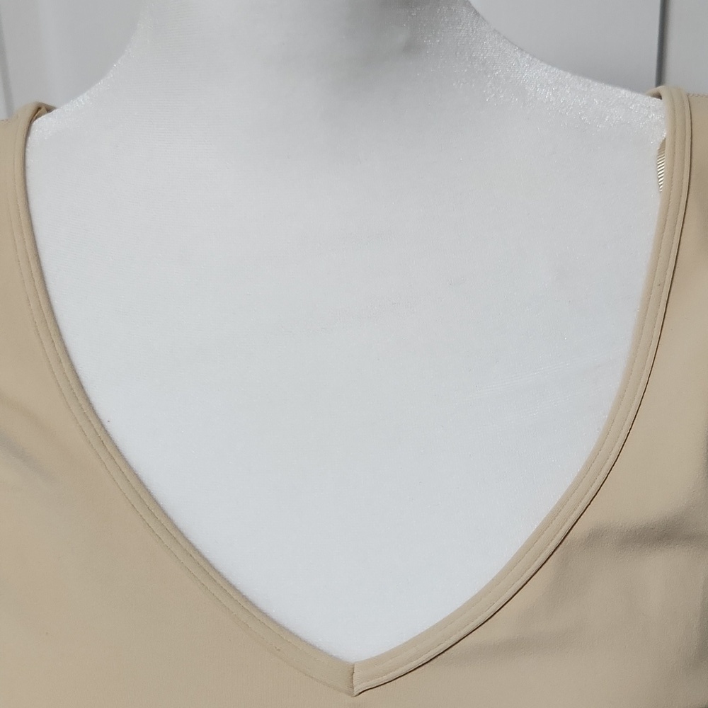 Lululemon Align Tee in Prosecco - Picture 8 of 8